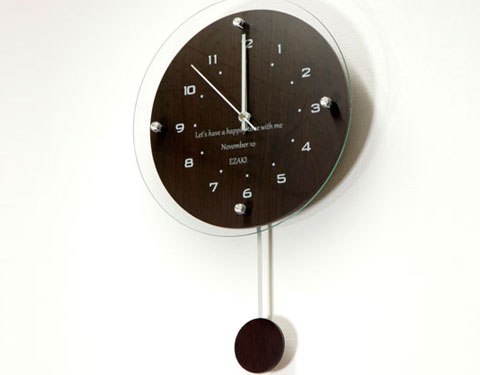 素敵な思い出と共に時を刻む　スタイリッシュなデザインが魅力の名入れ時計