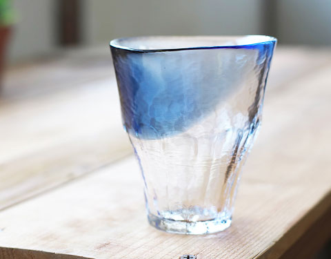 独自のガラス組成でお湯割りに最適な70℃くらいの温度にも耐えうる仕様