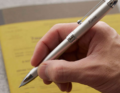 ボールペンのほかにシャープペンが使える多機能がポイント